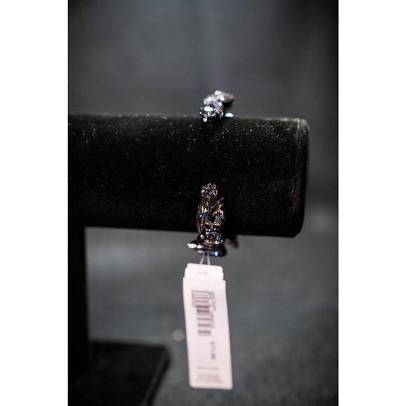 Versona Flower Gem Bracelet - Picture 2 of 3